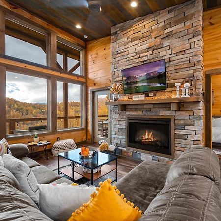 The Overlook - '21 Cabin - Gorgeous Unobstructed Views - Fire Pit Table - Gamerm - Hottub - Xbox - Lots Of Bears Gatlinburg Exteriör bild