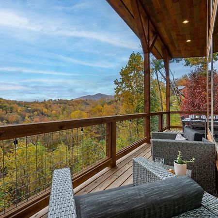 The Overlook - '21 Cabin - Gorgeous Unobstructed Views - Fire Pit Table - Gamerm - Hottub - Xbox - Lots Of Bears Gatlinburg Exteriör bild