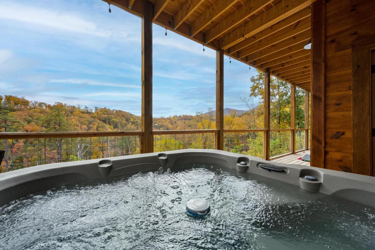 The Overlook - '21 Cabin - Gorgeous Unobstructed Views - Fire Pit Table - Gamerm - Hottub - Xbox - Lots Of Bears Gatlinburg Exteriör bild