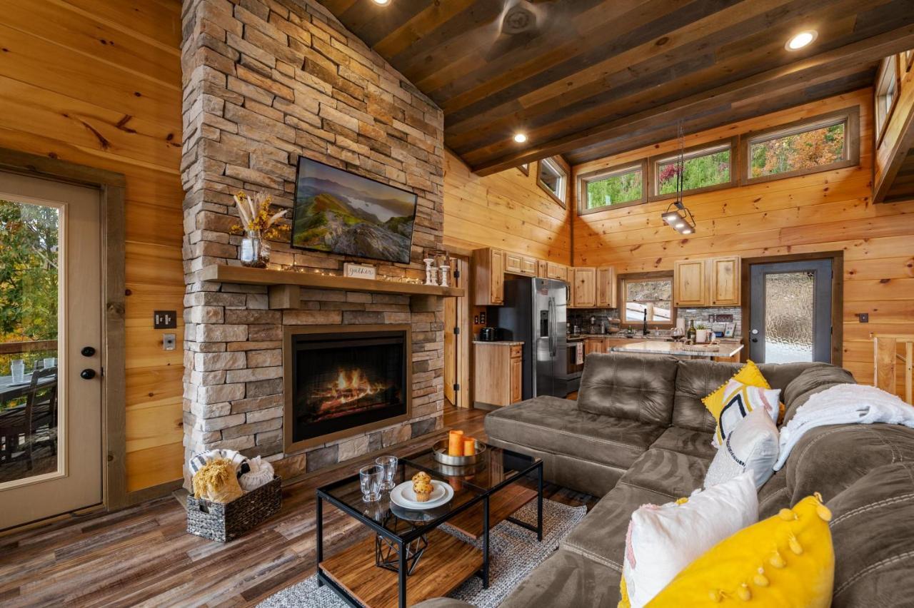 The Overlook - '21 Cabin - Gorgeous Unobstructed Views - Fire Pit Table - Gamerm - Hottub - Xbox - Lots Of Bears Gatlinburg Exteriör bild