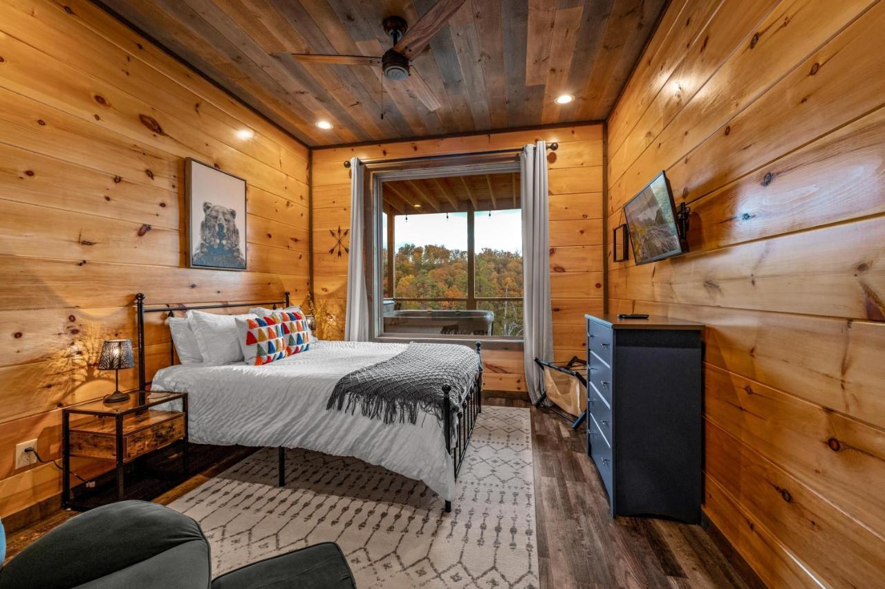 The Overlook - '21 Cabin - Gorgeous Unobstructed Views - Fire Pit Table - Gamerm - Hottub - Xbox - Lots Of Bears Gatlinburg Exteriör bild