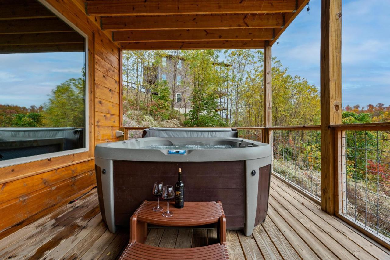 The Overlook - '21 Cabin - Gorgeous Unobstructed Views - Fire Pit Table - Gamerm - Hottub - Xbox - Lots Of Bears Gatlinburg Exteriör bild