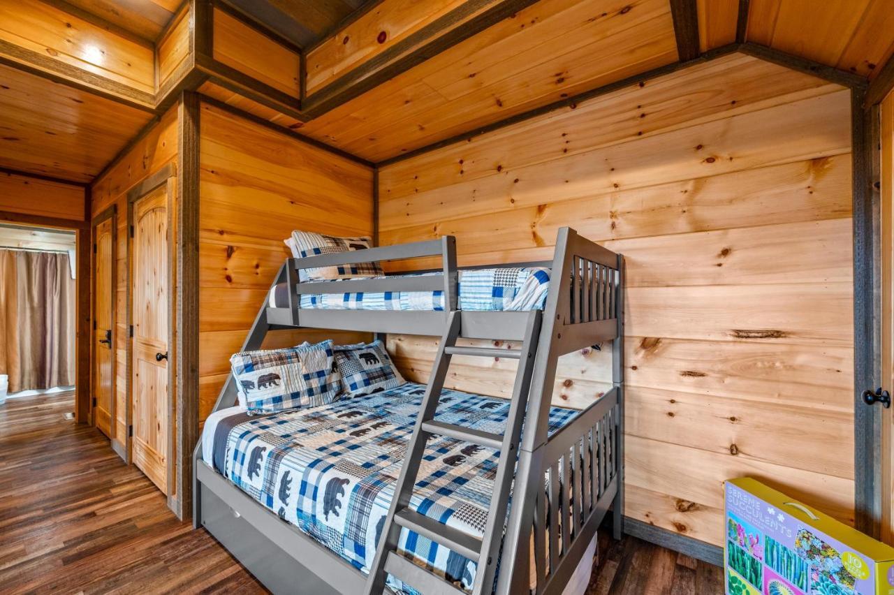 The Overlook - '21 Cabin - Gorgeous Unobstructed Views - Fire Pit Table - Gamerm - Hottub - Xbox - Lots Of Bears Gatlinburg Exteriör bild