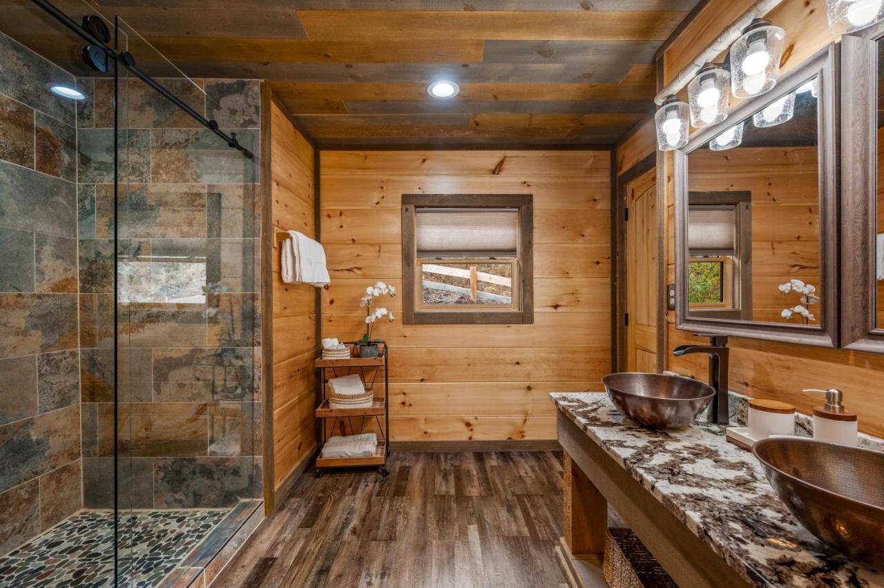 The Overlook - '21 Cabin - Gorgeous Unobstructed Views - Fire Pit Table - Gamerm - Hottub - Xbox - Lots Of Bears Gatlinburg Exteriör bild